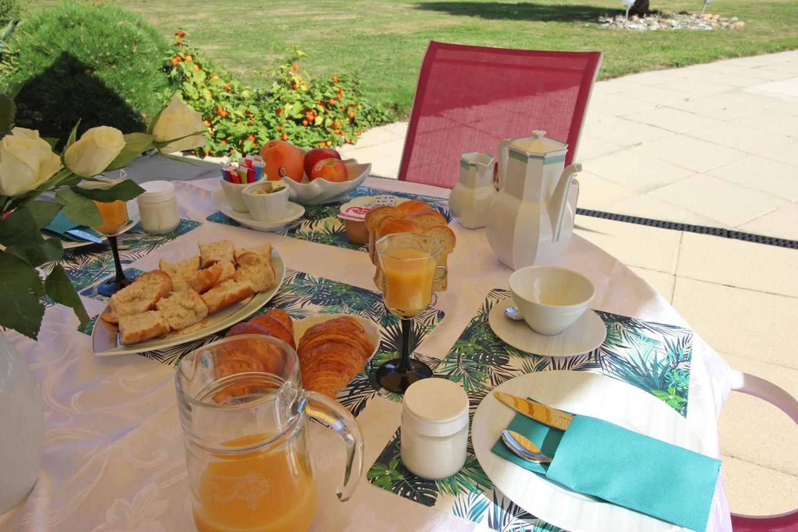 Bed and Breakfast Les Carpes A Limoges Esterno foto