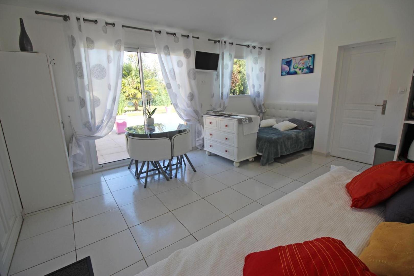 Bed and Breakfast Les Carpes A Limoges Esterno foto